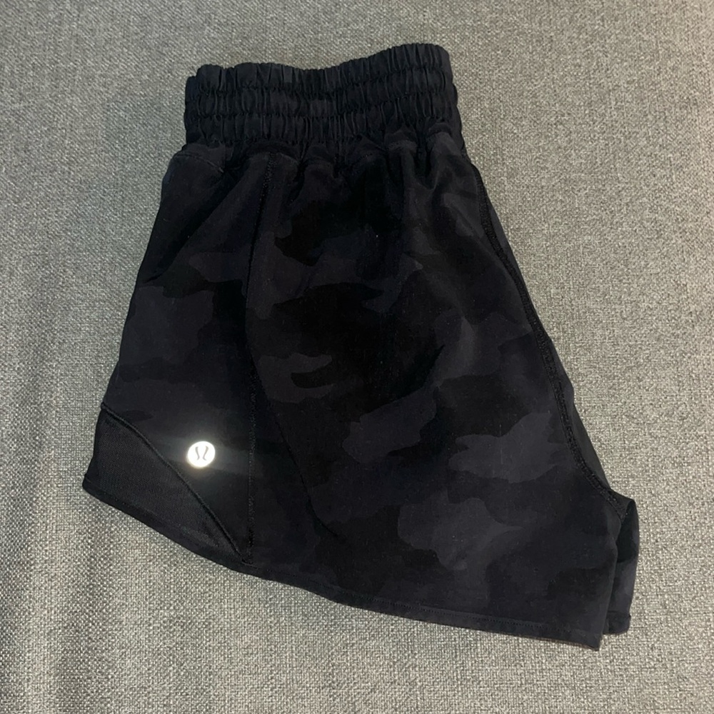 Dark Camo Lululemon Hotty hot shorts Size 4